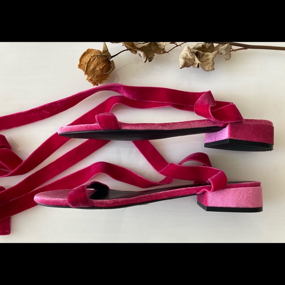 New Look women’s Pink Velvet Lace Up Flat Sandals NWT on the sole of the shoe - Picture 7 of 10